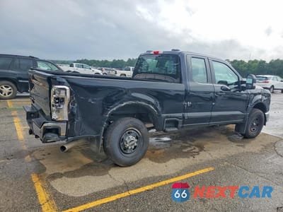 Trzecie zdjęcie samochodu z tyłu: 2026 FORD F350 SUPER DUTY VIN:1FT8X3AA8TED28894 - miniatura