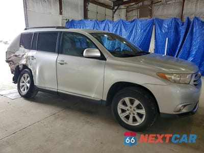 Czwarte zdjęcie samochodu z boku: 2011 TOYOTA HIGHLANDER SE VIN:5TDZK3EH6BS024322 - miniatura
