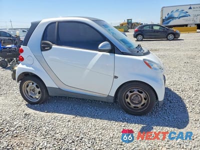 Czwarte zdjęcie samochodu z boku: 2012 SMART FORTWO PURE VIN:WMEEJ3BA3CK573821 - miniatura