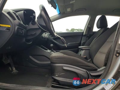 Zdjęcie 7 z 12 samochodu: 2016 KIA FORTE LX VIN:KNAFK5A88G5635595 - miniatura
