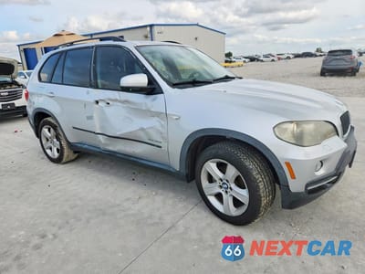 Czwarte zdjęcie samochodu z boku: 2009 BMW X5 XDRIVE30I VIN:5UXFE43559L265923 - miniatura