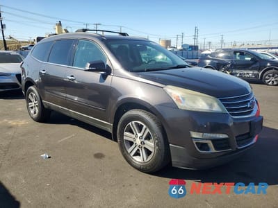 Czwarte zdjęcie samochodu z boku: 2015 CHEVROLET TRAVERSE LT VIN:1GNKRHKD1FJ352091 - miniatura