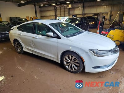 Czwarte zdjęcie samochodu z boku: 2015 CHRYSLER 200 S VIN:1C3CCCBBXFN637661 - miniatura