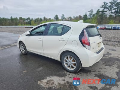 Drugie zdjęcie samochodu z przodu: 2015 TOYOTA PRIUS C THREE VIN:JTDKDTB34F1112065 - miniatura