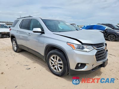 Czwarte zdjęcie samochodu z boku: 2019 CHEVROLET TRAVERSE LT VIN:1GNERGKW6KJ203789 - miniatura