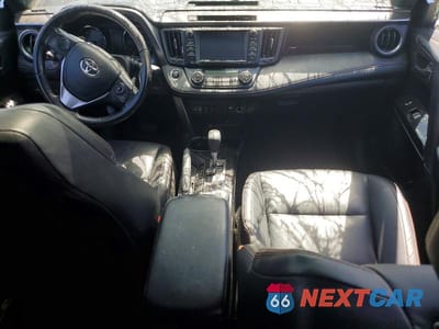 Zdjęcie 8 z 13 samochodu: 2018 TOYOTA RAV4 SE VIN:JTMNFREV2JJ198363 - miniatura