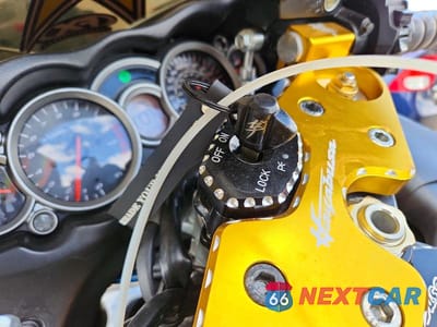 Zdjęcie 8 z 9 samochodu: 2011 SUZUKI GSX1300 R VIN:JS1GX72A4B2100760 - miniatura