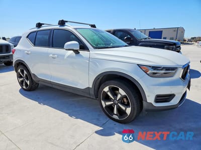 Czwarte zdjęcie samochodu z boku: 2019 VOLVO XC40 T5 MOMENTUM VIN:YV4162XZ8K2014946 - miniatura