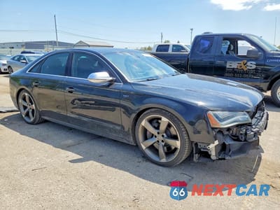 Czwarte zdjęcie samochodu z boku: 2013 AUDI S8 QUATTRO VIN:WAUD2AFD7DN029657 - miniatura
