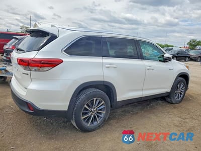Trzecie zdjęcie samochodu z tyłu: 2019 TOYOTA HIGHLANDER HYBRID XLE VIN:5TDJGRFH9KS061915 - miniatura