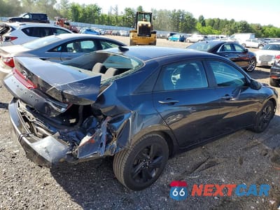 Trzecie zdjęcie samochodu z tyłu: 2021 HYUNDAI ELANTRA SEL VIN:5NPLS4AG9MH005071 - miniatura