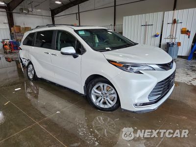 Czwarte zdjęcie samochodu z boku: 2024 TOYOTA SIENNA PLATINUM 7-PASSENGER VIN:5TDESKFC5RS113692 - miniatura