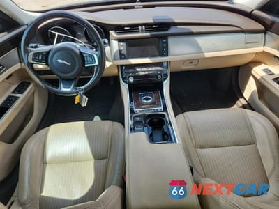 Zdjęcie 8 z 12 samochodu: 2018 JAGUAR XF PRESTIGE VIN:SAJBK4FN7JCY56555 - miniatura