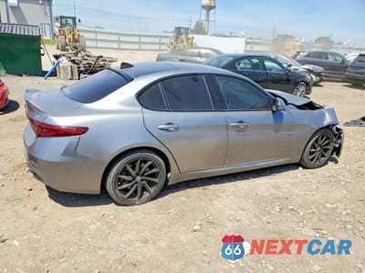 Trzecie zdjęcie samochodu z tyłu: 2017 ALFA ROMEO GIULIA VIN:ZARFAEBN3H7553750 - miniatura
