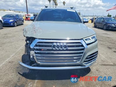 Piąte zdjęcie samochodu w środku: 2019 AUDI SQ5 PREMIUM PLUS VIN:WA1B4AFY1K2024566 - miniatura