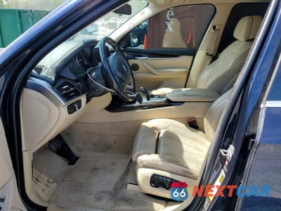 Zdjęcie 7 z 13 samochodu: 2015 BMW X5 XDRIVE50I VIN:5UXKR6C57F0J75247 - miniatura