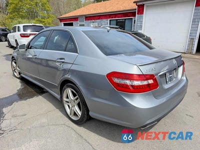 Trzecie zdjęcie samochodu z tyłu: 2013 MERCEDES-BENZ E 350 4MATIC VIN:WDDHF8JB3DA713660 - miniatura