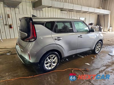 Trzecie zdjęcie samochodu z tyłu: 2025 KIA SOUL LX VIN:KNDJ23AU6S7943814 - miniatura