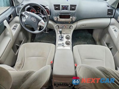 Zdjęcie 8 z 13 samochodu: 2011 TOYOTA HIGHLANDER BASE VIN:5TDBK3EH3BS086374 - miniatura