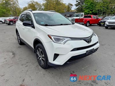 Czwarte zdjęcie samochodu z boku: 2018 TOYOTA RAV4 LE VIN:JTMBFREV8JJ219977 - miniatura