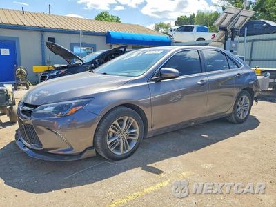 2017 TOYOTA CAMRY SE 4T1BF1FK2HU375488 - główne zdjęcie licytacji z USA - miniatura