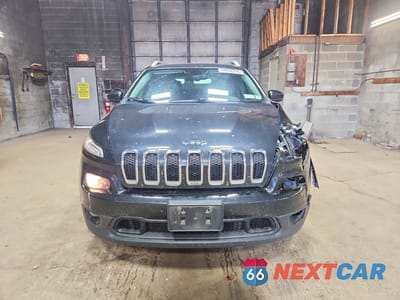 Piąte zdjęcie samochodu w środku: 2016 JEEP CHEROKEE LATITUDE VIN:1C4PJMCS4GW175441 - miniatura