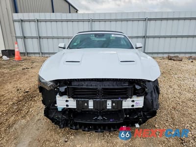 Piąte zdjęcie samochodu w środku: 2023 FORD MUSTANG VIN:1FATP8UH5P5110858 - miniatura
