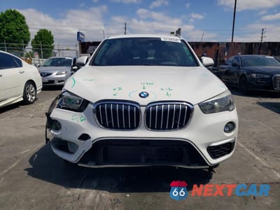 Piąte zdjęcie samochodu w środku: 2018 BMW X1 XDRIVE28I VIN:WBXHT3C31J5K29697 - miniatura