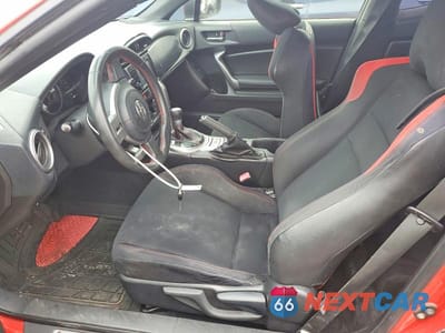 Zdjęcie 7 z 12 samochodu: 2013 TOYOTA SCION VIN:JF1ZNAA16D2708548 - miniatura