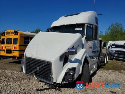 Drugie zdjęcie samochodu z przodu: 2018 VOLVO VNL SEMI TRUCK VIN:4V4NC9EH4JN996038 - miniatura