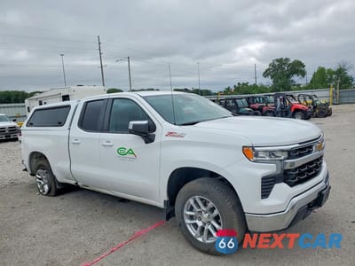 Czwarte zdjęcie samochodu z boku: 2023 CHEVROLET SILVERADO K1500 LT VIN:1GCRDDED1PZ239013 - miniatura