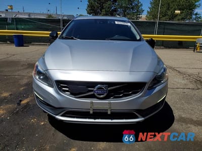 Piąte zdjęcie samochodu w środku: 2016 VOLVO V60 CROSS COUNTRY PLATINUM VIN:YV4612HM6G1003397 - miniatura