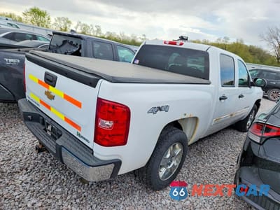 Trzecie zdjęcie samochodu z tyłu: 2013 CHEVROLET SILVERADO K1500 HYBRID VIN:3GCUKUEJ6DG235461 - miniatura