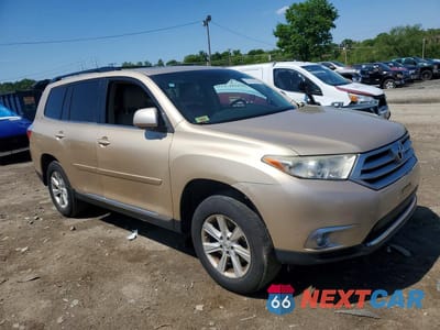 Czwarte zdjęcie samochodu z boku: 2011 TOYOTA HIGHLANDER SE VIN:5TDBK3EH4BS057532 - miniatura