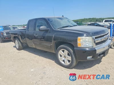 Czwarte zdjęcie samochodu z boku: 2008 CHEVROLET SILVERADO K1500 VIN:1GCEK190X8Z312410 - miniatura