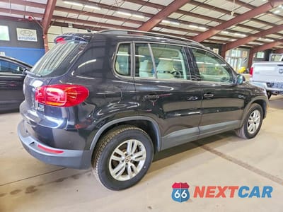Trzecie zdjęcie samochodu z tyłu: 2017 VOLKSWAGEN TIGUAN S VIN:WVGBV7AXXHK000324 - miniatura
