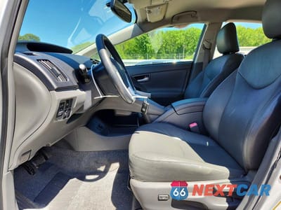 Zdjęcie 7 z 12 samochodu: 2010 TOYOTA PRIUS V VIN:JTDKN3DU0A1034072 - miniatura