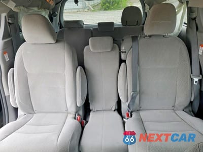 Zdjęcie 10 z 14 samochodu: 2018 TOYOTA SIENNA LE VIN:5TDKZ3DC1JS904751 - miniatura