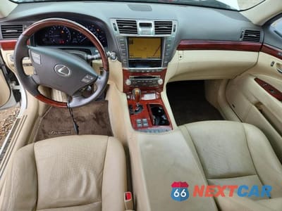 Zdjęcie 8 z 12 samochodu: 2012 LEXUS LS 460L VIN:JTHGL5EF0C5045204 - miniatura