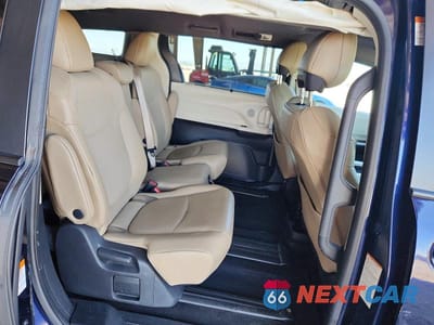 Zdjęcie 11 z 13 samochodu: 2022 TOYOTA SIENNA XLE VIN:5TDJRKEC4NS090850 - miniatura