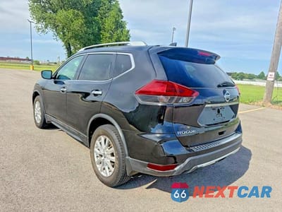 Trzecie zdjęcie samochodu z tyłu: 2017 NISSAN ROGUE SV VIN:5N1AT2MV8HC817543 - miniatura