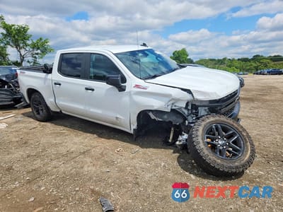 Czwarte zdjęcie samochodu z boku: 2019 CHEVROLET SILVERADO K1500 LT TRAIL BOSS VIN:1GCPYFED1KZ109880 - miniatura