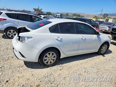 Trzecie zdjęcie samochodu z tyłu: 2021 KIA RIO LX VIN:3KPA24AD1ME387369 - miniatura
