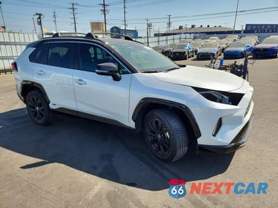 Czwarte zdjęcie samochodu z boku: 2024 TOYOTA RAV4 XSE VIN:JTME6RFV6RD549994 - miniatura