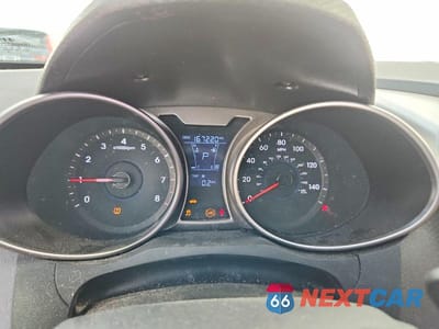 Zdjęcie 9 z 12 samochodu: 2013 HYUNDAI VELOSTER BASE VIN:KMHTC6AD0DU107262 - miniatura