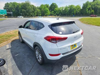Trzecie zdjęcie samochodu z tyłu: 2016 HYUNDAI TUCSON SE VIN:KM8J23A41GU023688 - miniatura
