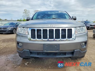 Piąte zdjęcie samochodu w środku: 2013 JEEP GRAND CHEROKEE LAREDO VIN:1C4RJFAGXDC560731 - miniatura