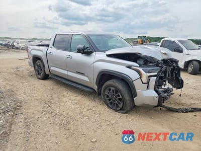 Czwarte zdjęcie samochodu z boku: 2025 TOYOTA TUNDRA LIMITED VIN:5TFWA5DB2SX254416 - miniatura