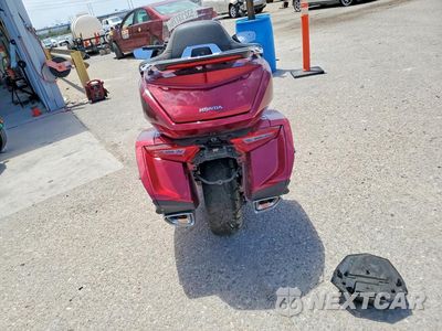 Czwarte zdjęcie samochodu z boku: 2018 HONDA GL1800 D VIN:JH2SC7952JK002711 - miniatura