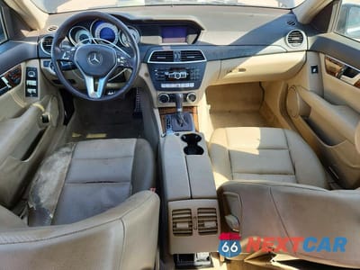 Zdjęcie 8 z 12 samochodu: 2012 MERCEDES-BENZ C 250 VIN:WDDGF4HB6CR203295 - miniatura